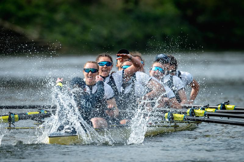 Oxford’s women deliver a decisive win on the Thames, with Cambridge claiming victory in the men’s race after sustained pressure from Oxford.