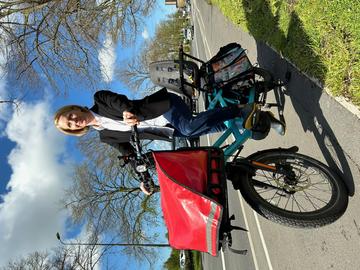 Dr Liz Sawyer with her cargo bike, Botley Road, 25 April, 2023